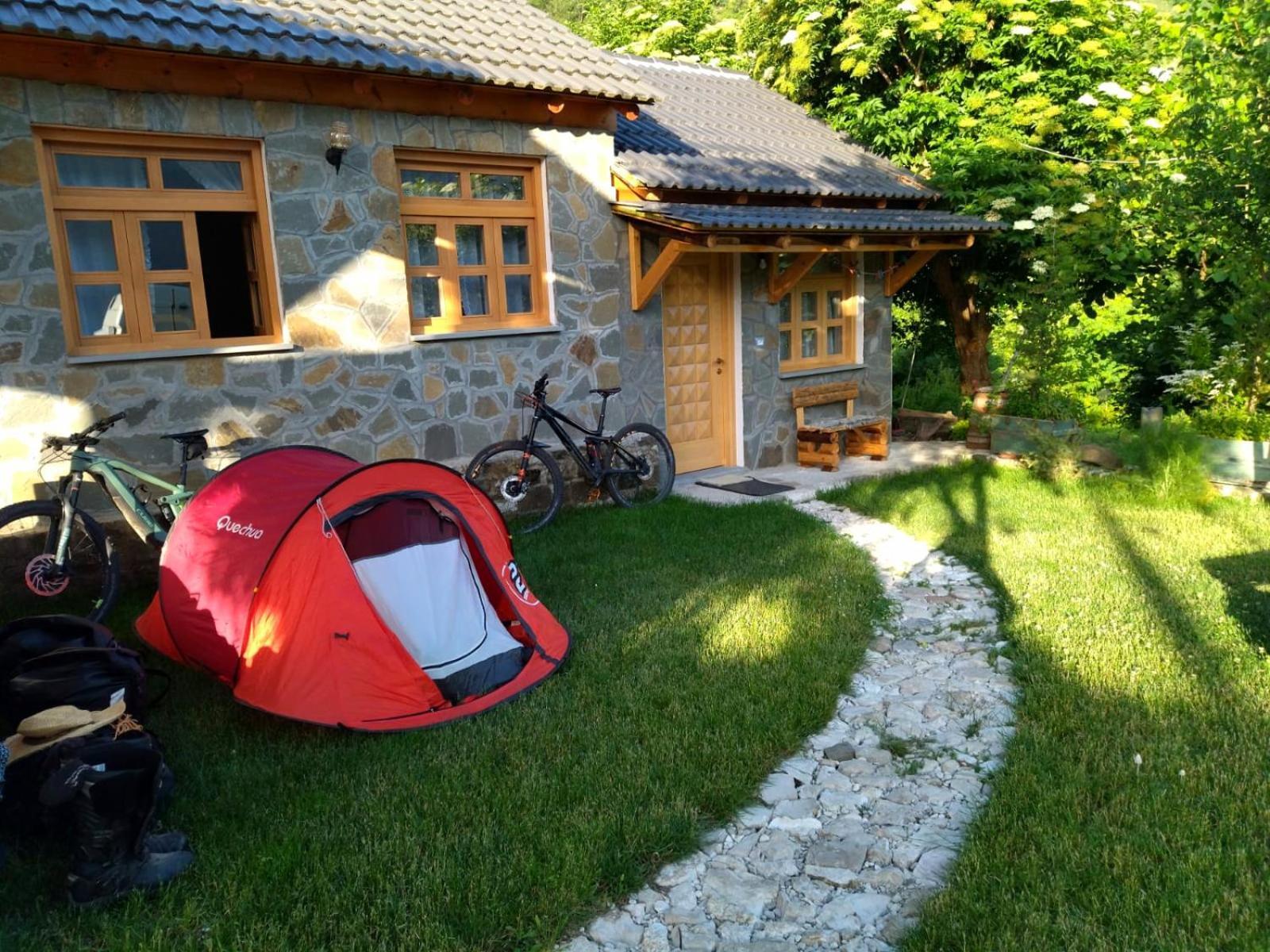 Gasthuis Bujtina Peshtan Guesthouse&camping Tepelene